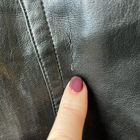 NWT Aritzia Wilfred The Melina Cropped Pant Black Vegan Leather size 12 - Picture 8 of 8